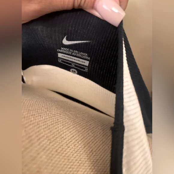 New Nike Navy and White Athletic Women’s Ribbed Tank Top, Size Medium! - Picture 3 of 5